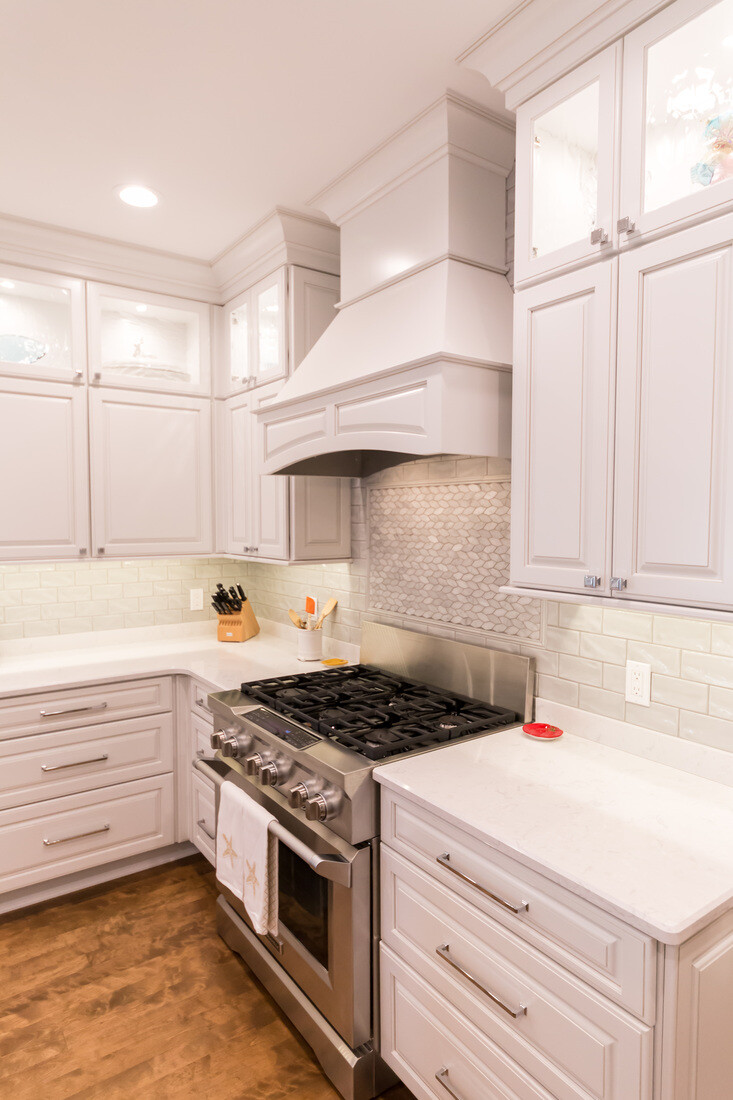 Custom kitchen remodel with stainless steel range and detailed tile backsplash by Ridgewood Home Construction in Grand Rapids Township